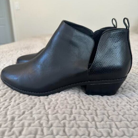 Lane Bryant Dream Cloud Faux Leather Side Dip Ankle Booties 11W Black - Picture 1 of 7